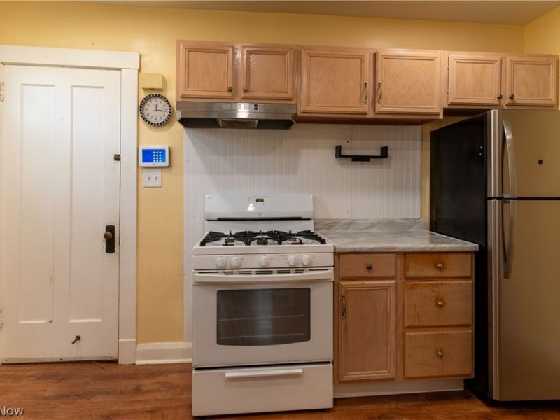423 Bradley Lane, Youngstown, OH 44504 Photo 9