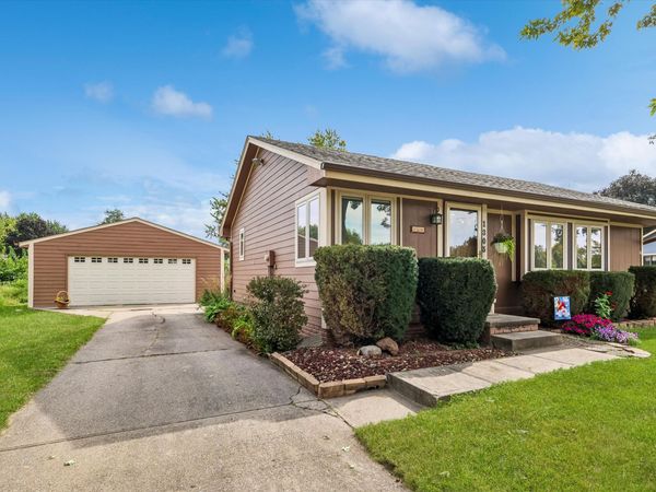 1305 NW Applewood Street, Ankeny, IA 50023