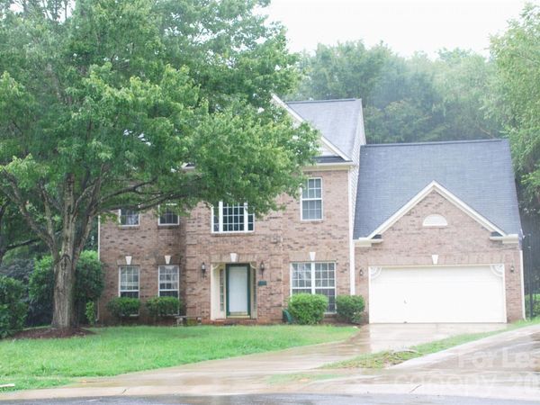 733 Meadow Lake Drive, Matthews, NC 28105