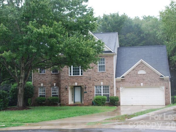 733 Meadow Lake Drive , Matthews, NC 28105