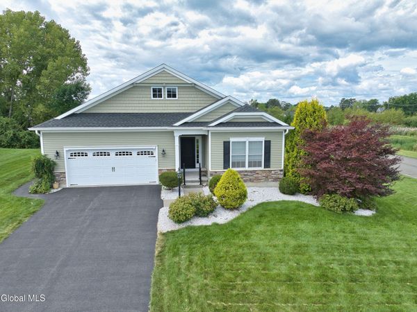 2 Julia Circle, Mechanicville, NY 12118