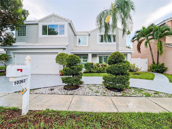 10262 SW 9th Ln , Pembroke Pines, FL 33025