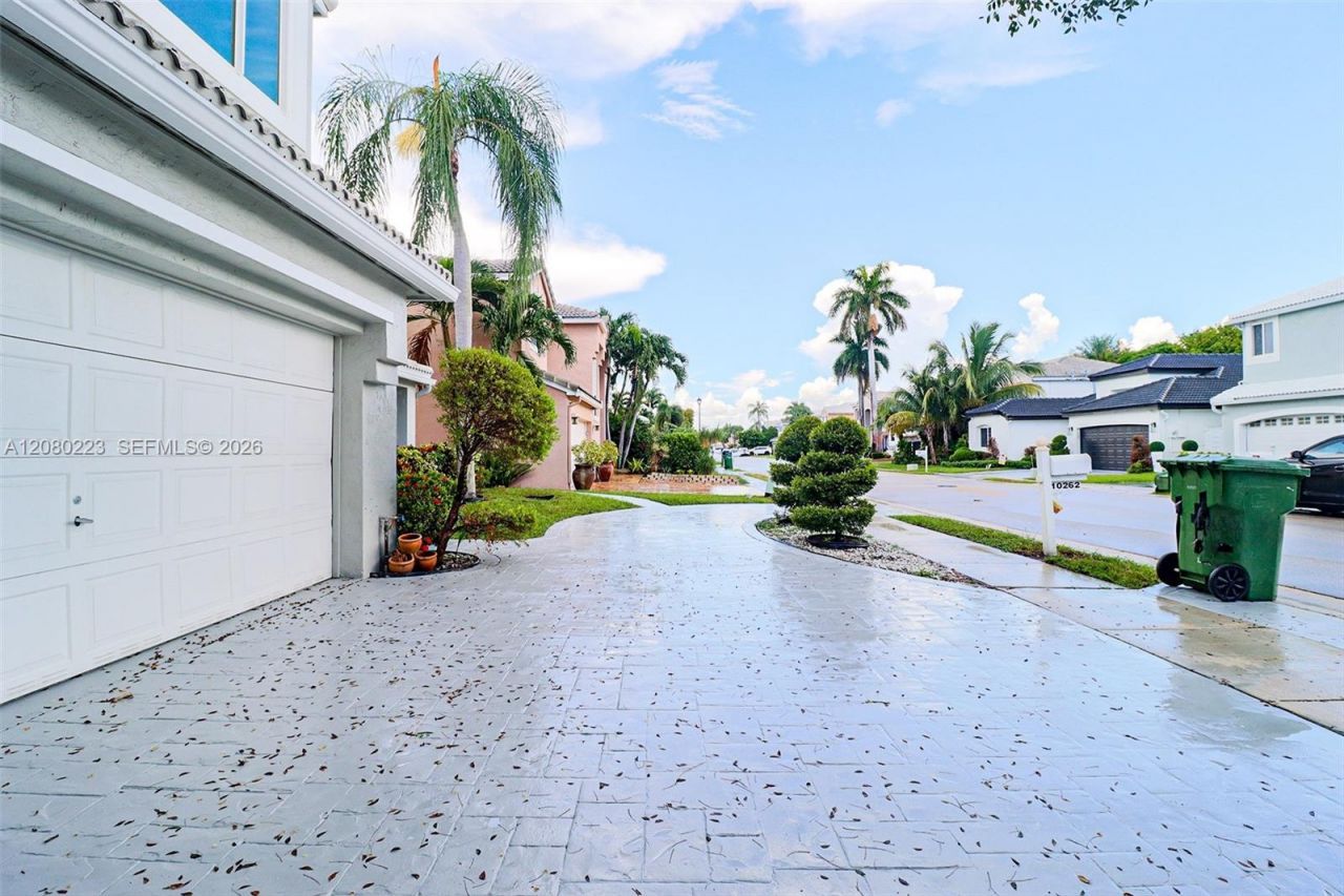 10262 SW 9th Ln , Pembroke Pines, FL 33025 Photo