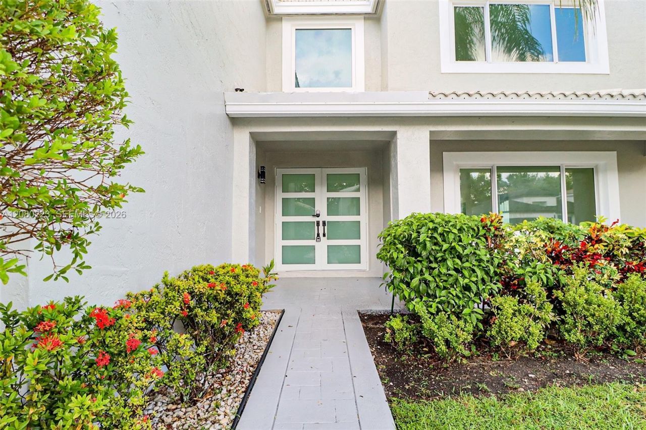 10262 SW 9th Ln , Pembroke Pines, FL 33025 Photo