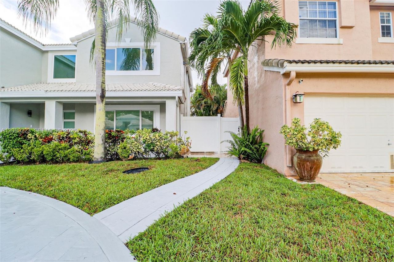 10262 SW 9th Ln , Pembroke Pines, FL 33025 Photo