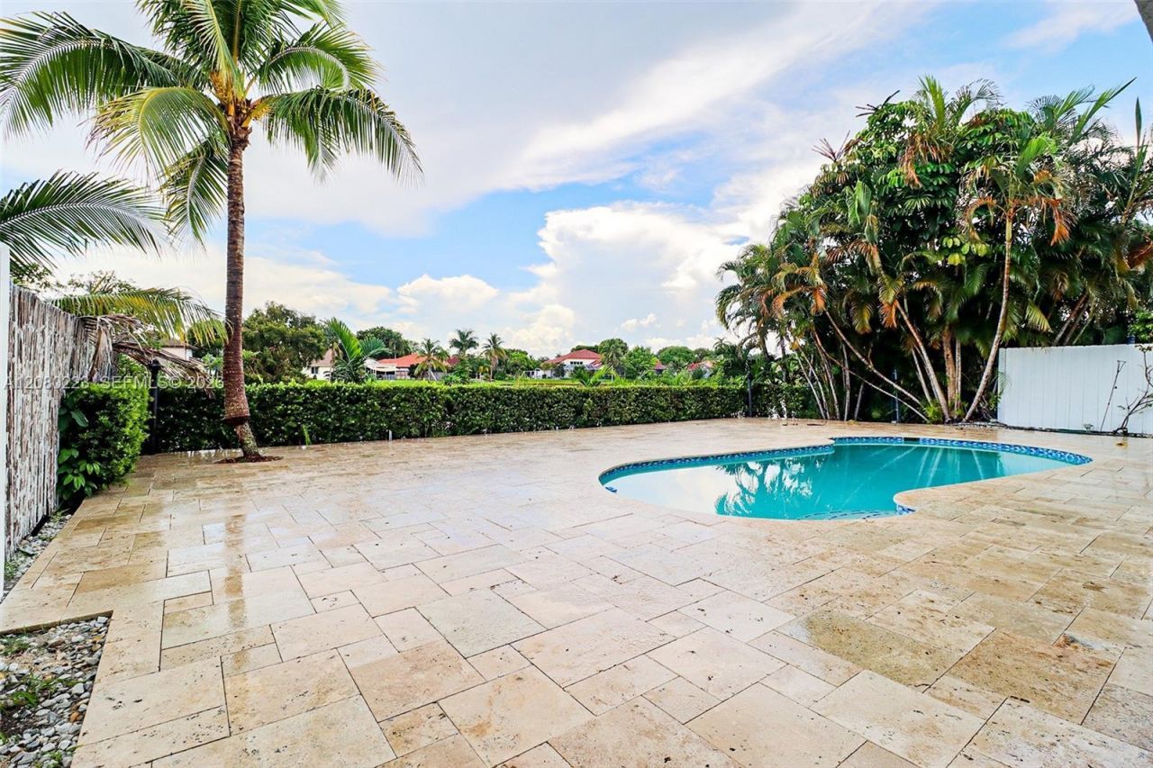 10262 SW 9th Ln , Pembroke Pines, FL 33025 Photo