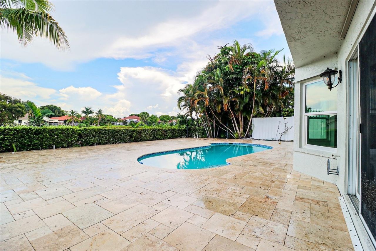 10262 SW 9th Ln , Pembroke Pines, FL 33025 Photo