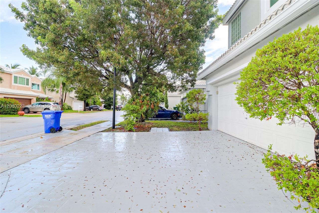 10262 SW 9th Ln , Pembroke Pines, FL 33025 Photo