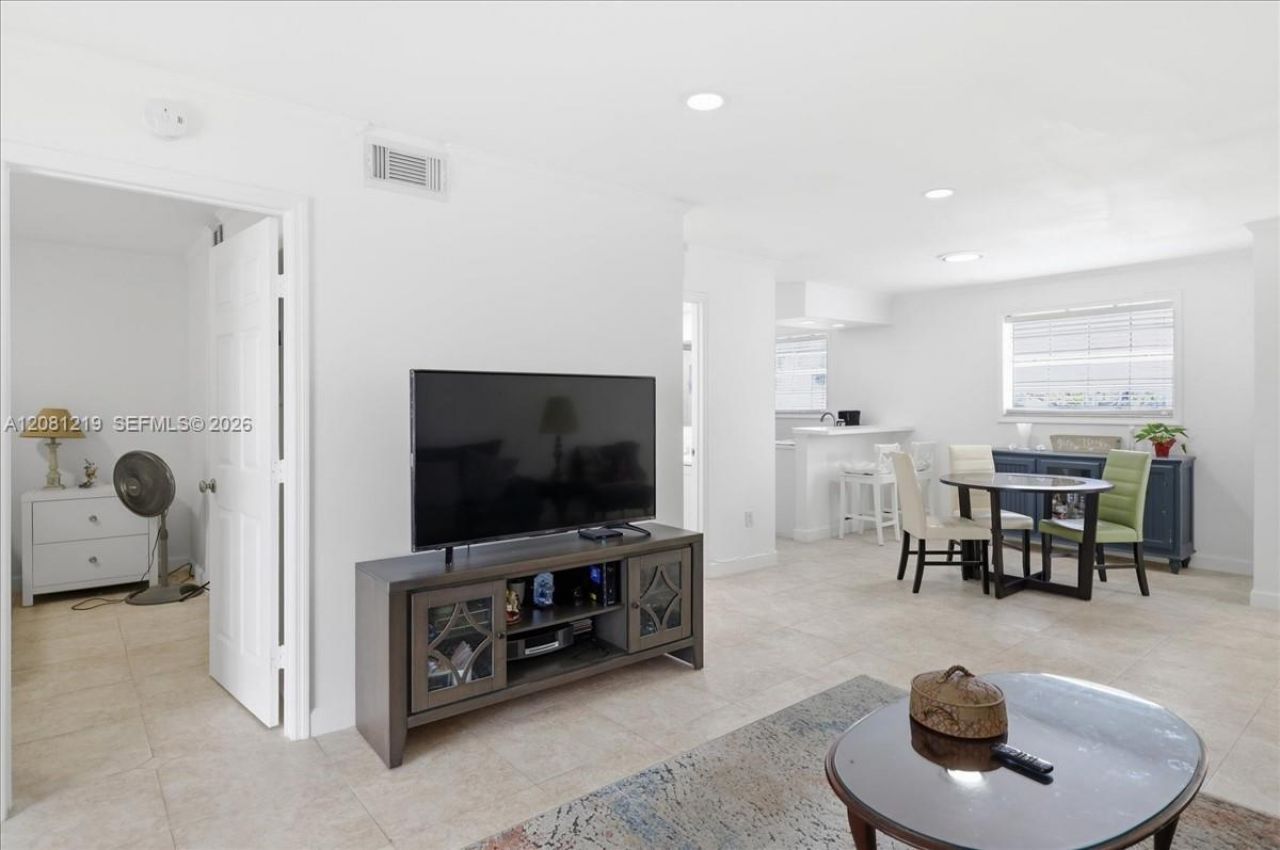 2614 SE 21st Ct , Unit 201-B, Homestead, FL 33035 Photo