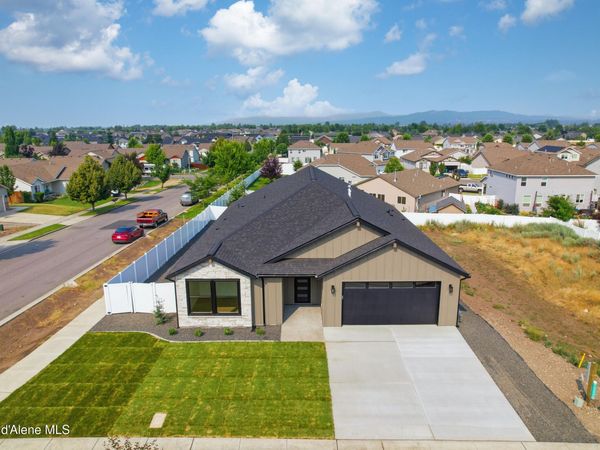3223 N Van Winkle ST , Post Falls, ID 83854