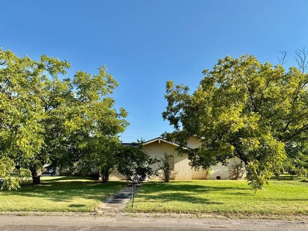 701 W 9TH Street, Clarksville, TX 75426