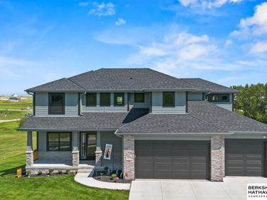 21910 Hackberry Drive, Gretna, NE 68028