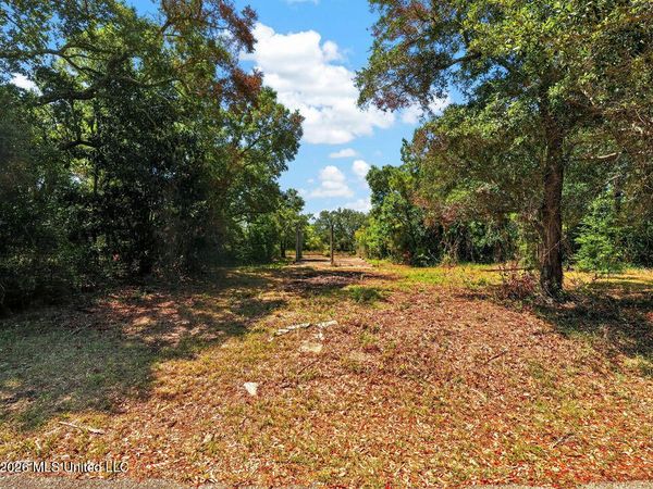 9229 Seacliff Boulevard, Ocean Springs, MS 39564
