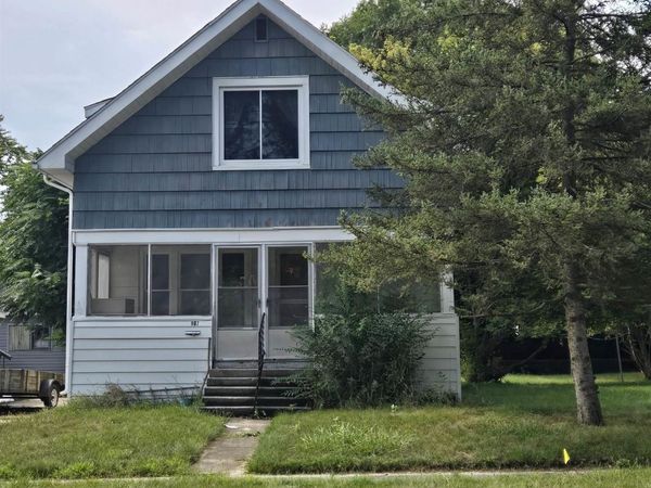 907 Court Avenue N, Alma, MI 48801