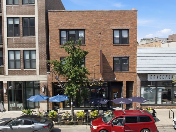 3124 N Broadway Street , Chicago, IL 60657