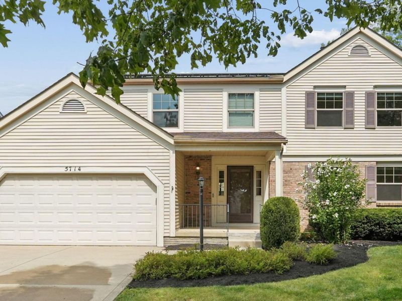 5714 Whispering Oak Boulevard, Hilliard, OH 43026 Photo 2