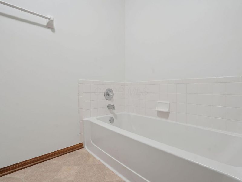 5714 Whispering Oak Boulevard, Hilliard, OH 43026 Photo 41