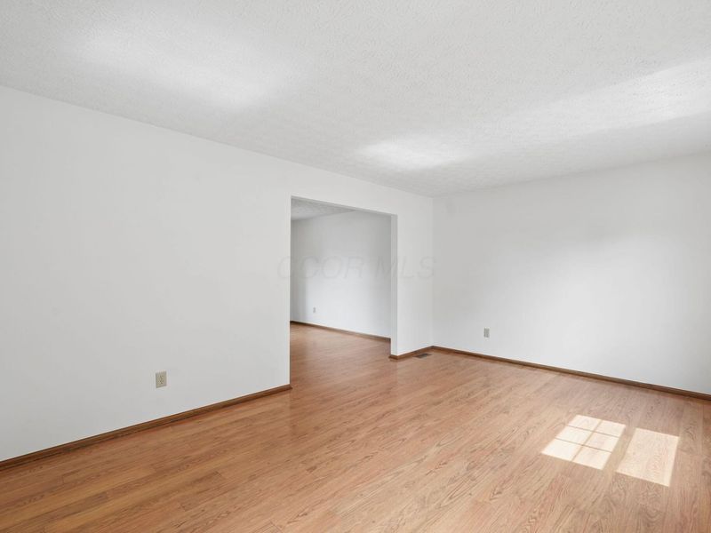 5714 Whispering Oak Boulevard, Hilliard, OH 43026 Photo 6