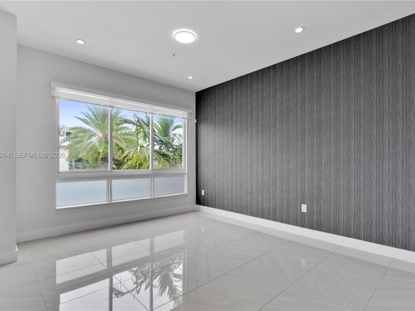 10517 NW 66th St, Doral, FL 33178
