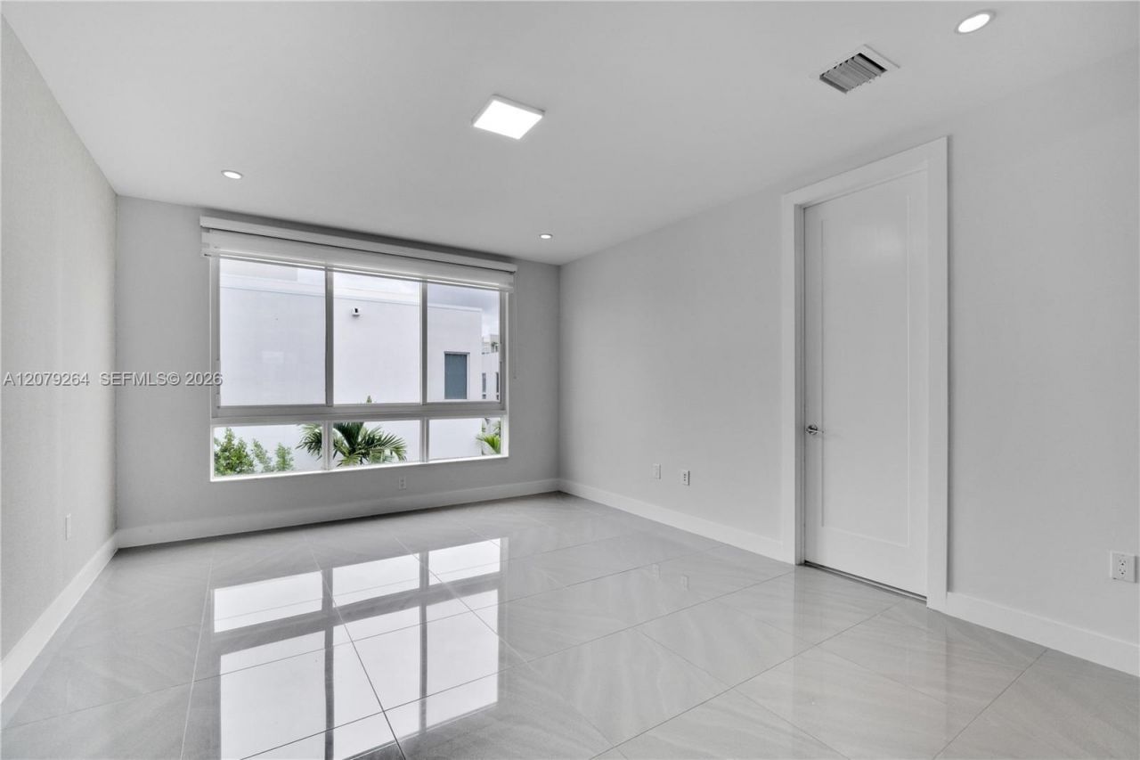 10517 NW 66th St, Doral, FL 33178 Photo