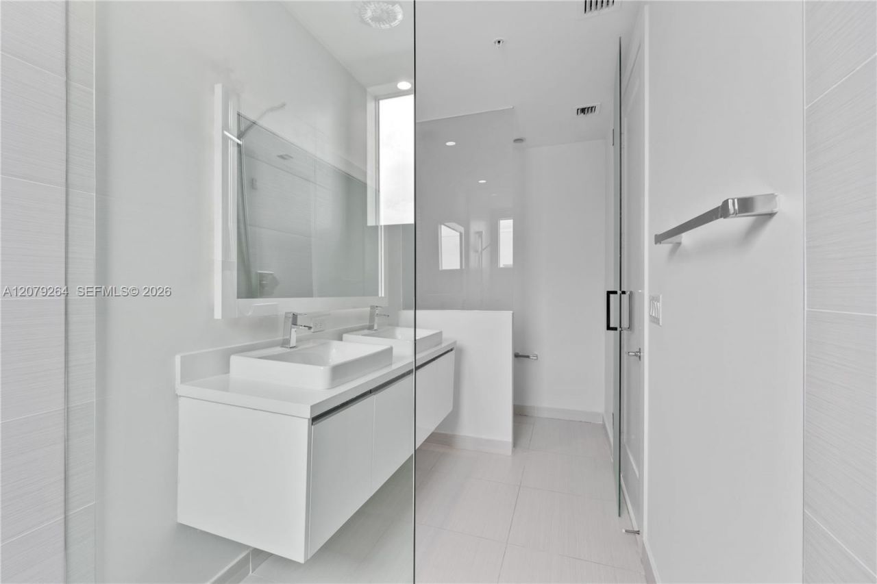 10517 NW 66th St, Doral, FL 33178 Photo