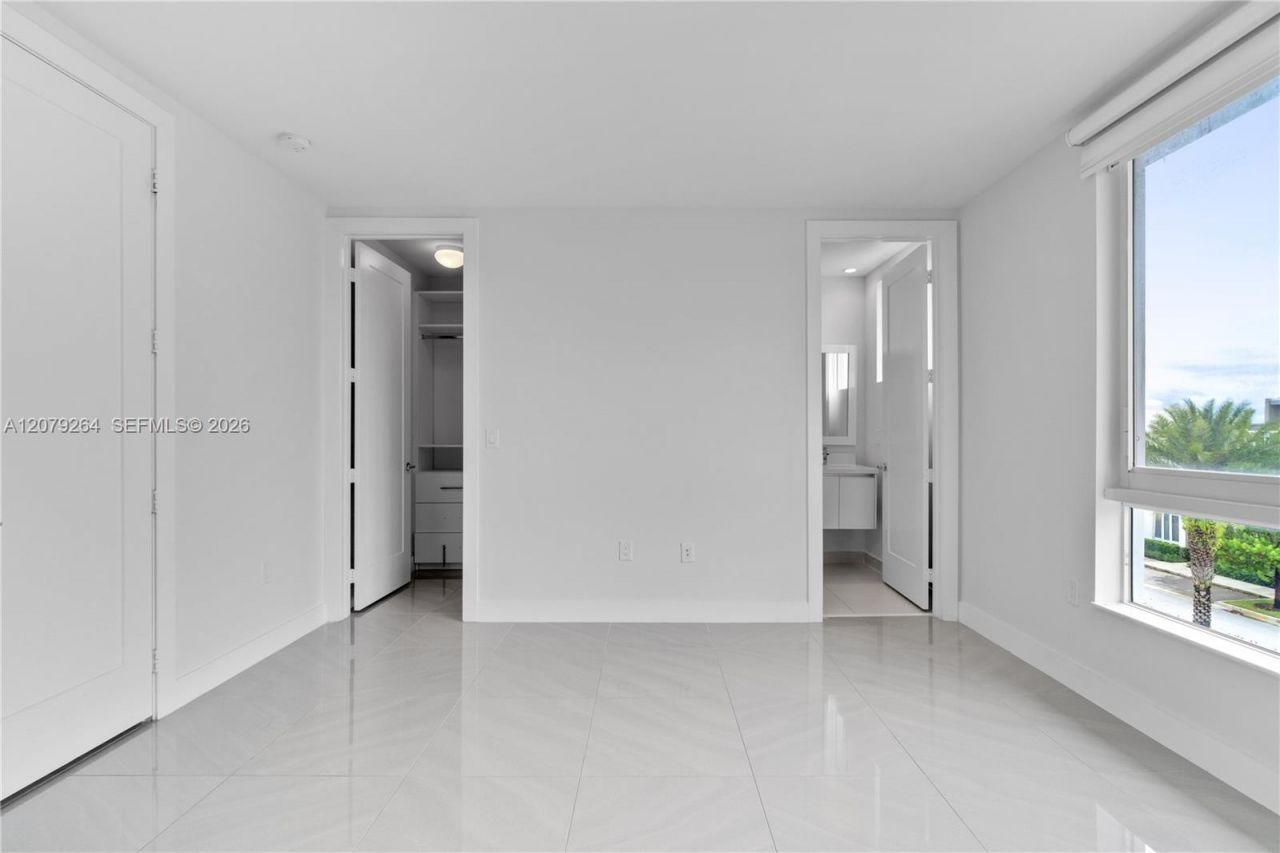 10517 NW 66th St, Doral, FL 33178 Photo