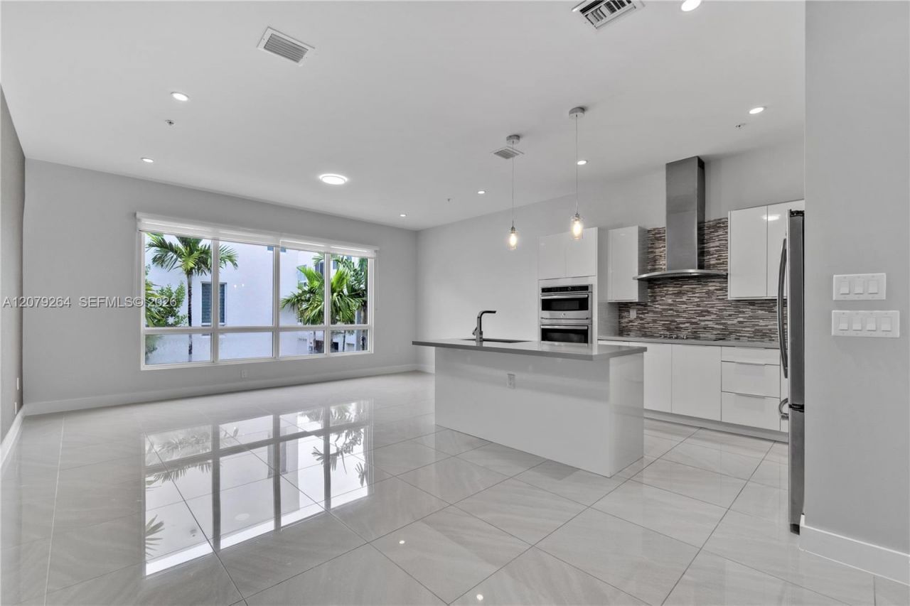 10517 NW 66th St, Doral, FL 33178 Photo