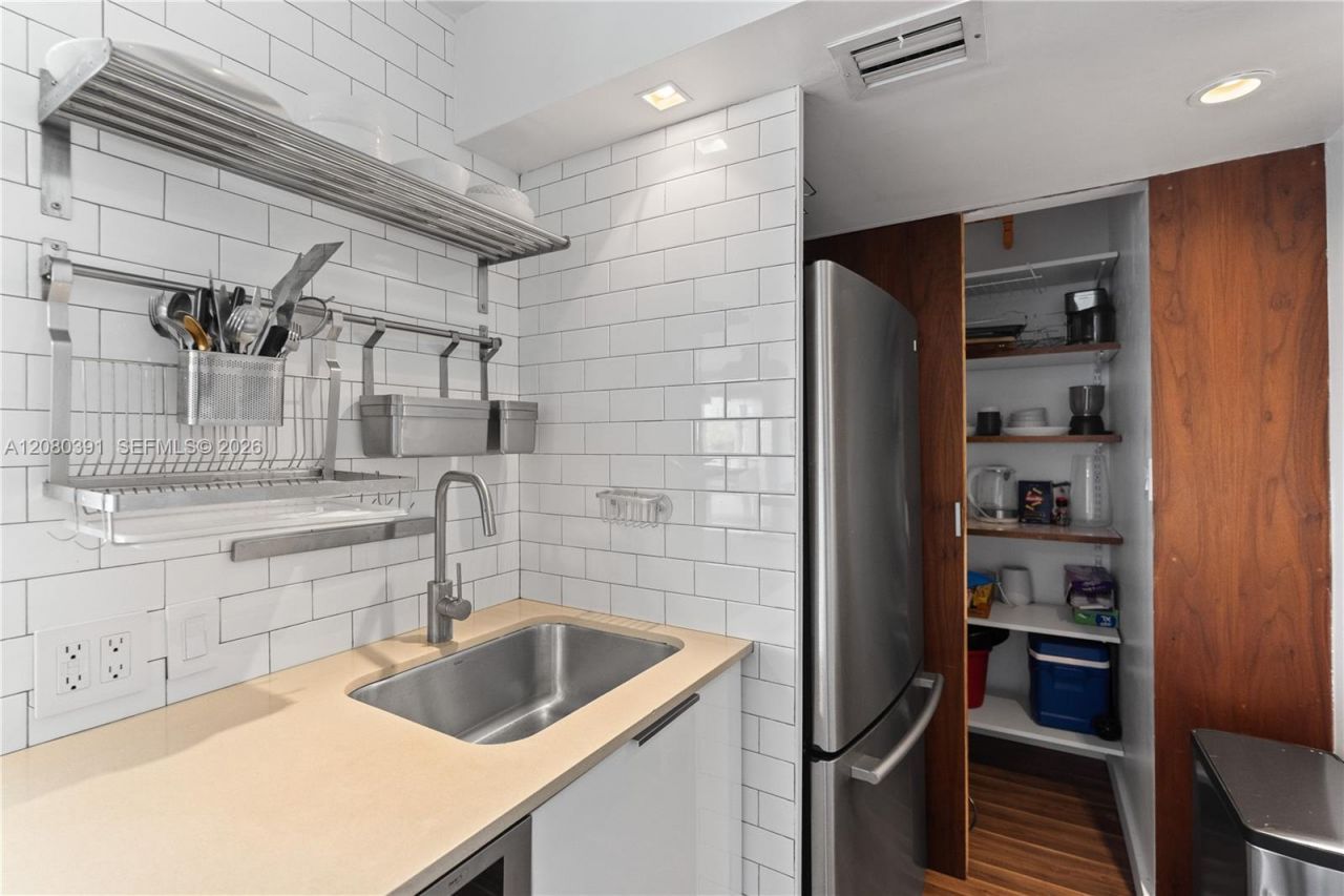 1881 Washington Ave, Unit 4G, Miami Beach, FL 33139 Photo