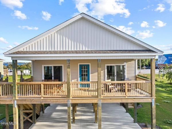 102 Orca Way, Cedar Point, NC 28584