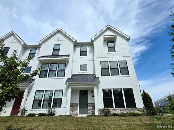 325 Mistflower Court , Chesterfield, MO 63005