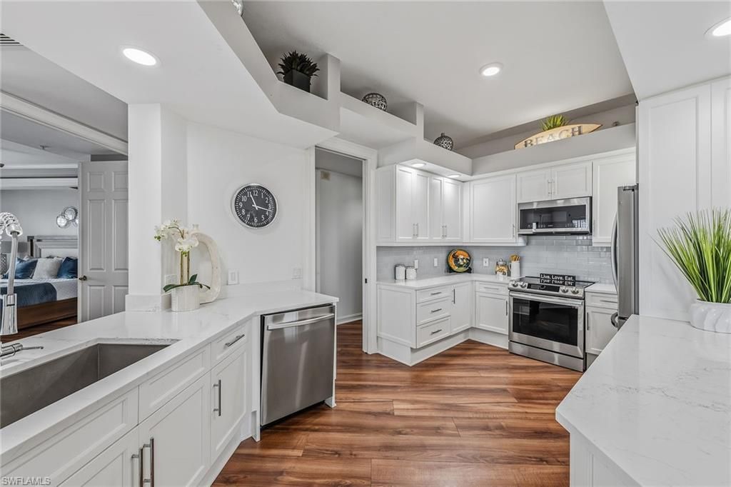 9566 Gulf Shore Dr, Unit 201, Naples, FL 34108 Photo