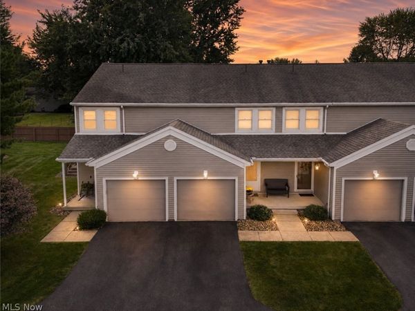 375 Pineview Drive NE, Warren, OH 44484