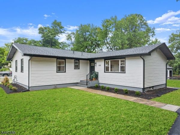 100 Pier Ln, Fairfield, NJ 07004