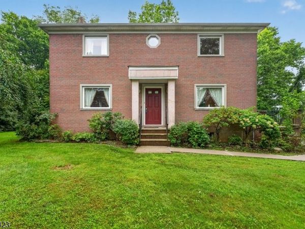 9 Woods Edge Ct, White, NJ 07823