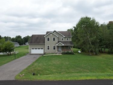 31 Creighton Drive, Central Square, NY 13036