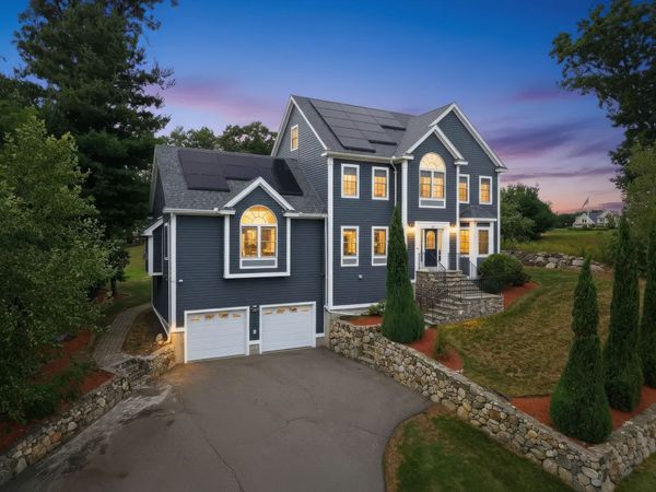 52 Regency Dr, Dracut, MA 01826