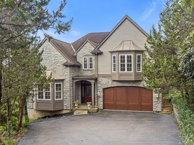 1046 Tuscany Place, Cincinnati, OH 45226 Photo 2