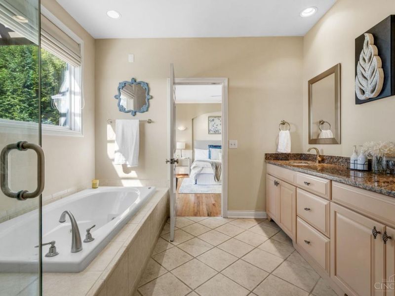 1046 Tuscany Place, Cincinnati, OH 45226 Photo 20