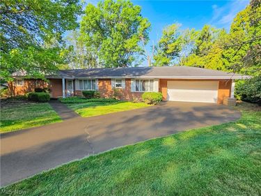 1815 Glenmont Drive NW, Canton, OH 44708