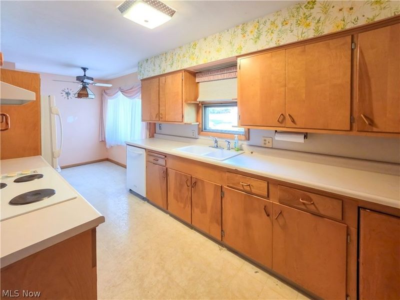 1815 Glenmont Drive NW, Canton, OH 44708 Photo 11