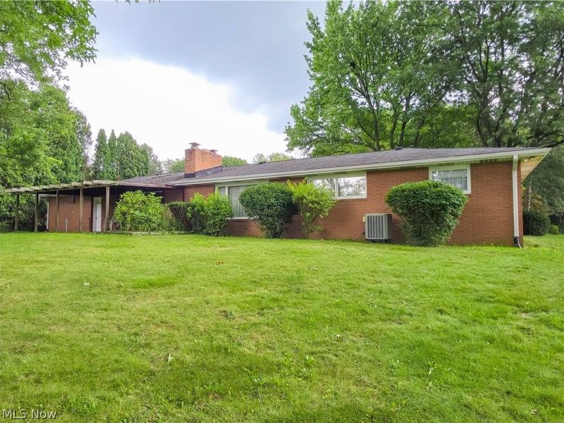 1815 Glenmont Drive NW, Canton, OH 44708 Photo 2