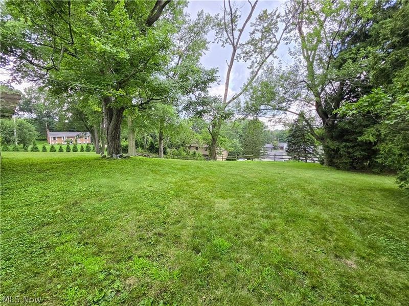 1815 Glenmont Drive NW, Canton, OH 44708 Photo 4