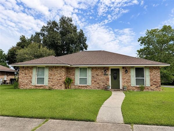 3818 SARASOTA Drive, Baton Rouge, LA 70814