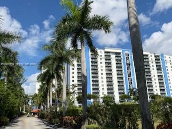 5091 NW 7th St, Unit 1008, Miami, FL 33126
