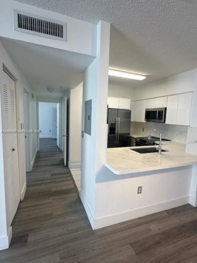 5091 NW 7th St, Unit 1008, Miami, FL 33126 Photo