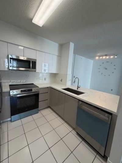 5091 NW 7th St, Unit 1008, Miami, FL 33126 Photo