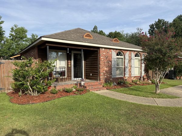 5 Venice Dr., Hattiesburg, MS 39402