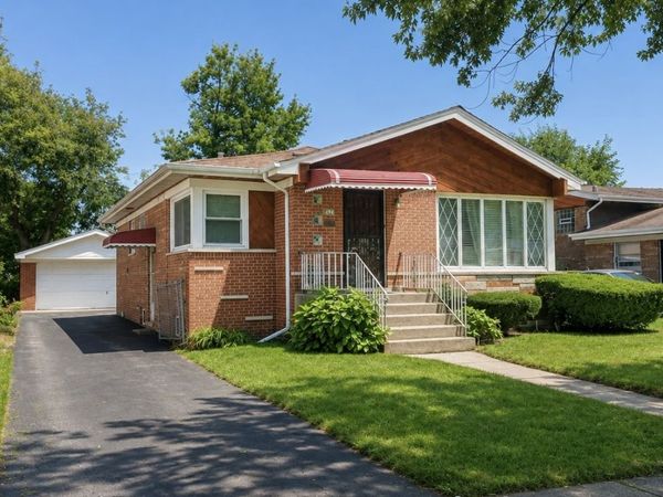 9521 S Knox Avenue, Oak Lawn, IL 60453