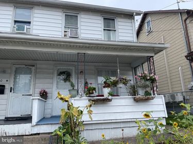 62 BERWICK STREET , BEAVER MEADOWS, PA 18216