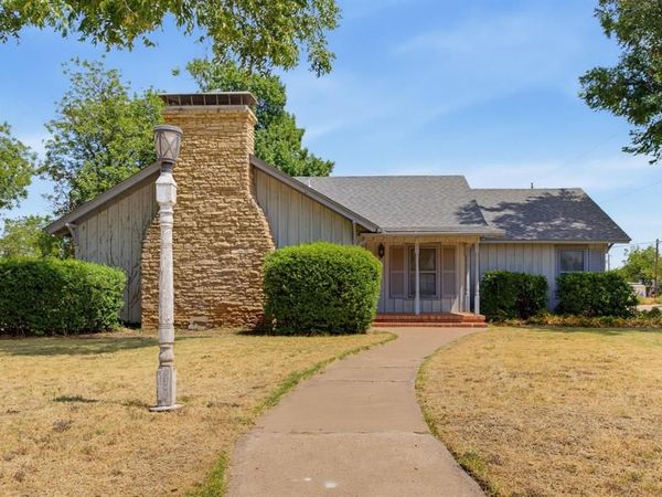 360 S 11th Avenue , Munday, TX 76371